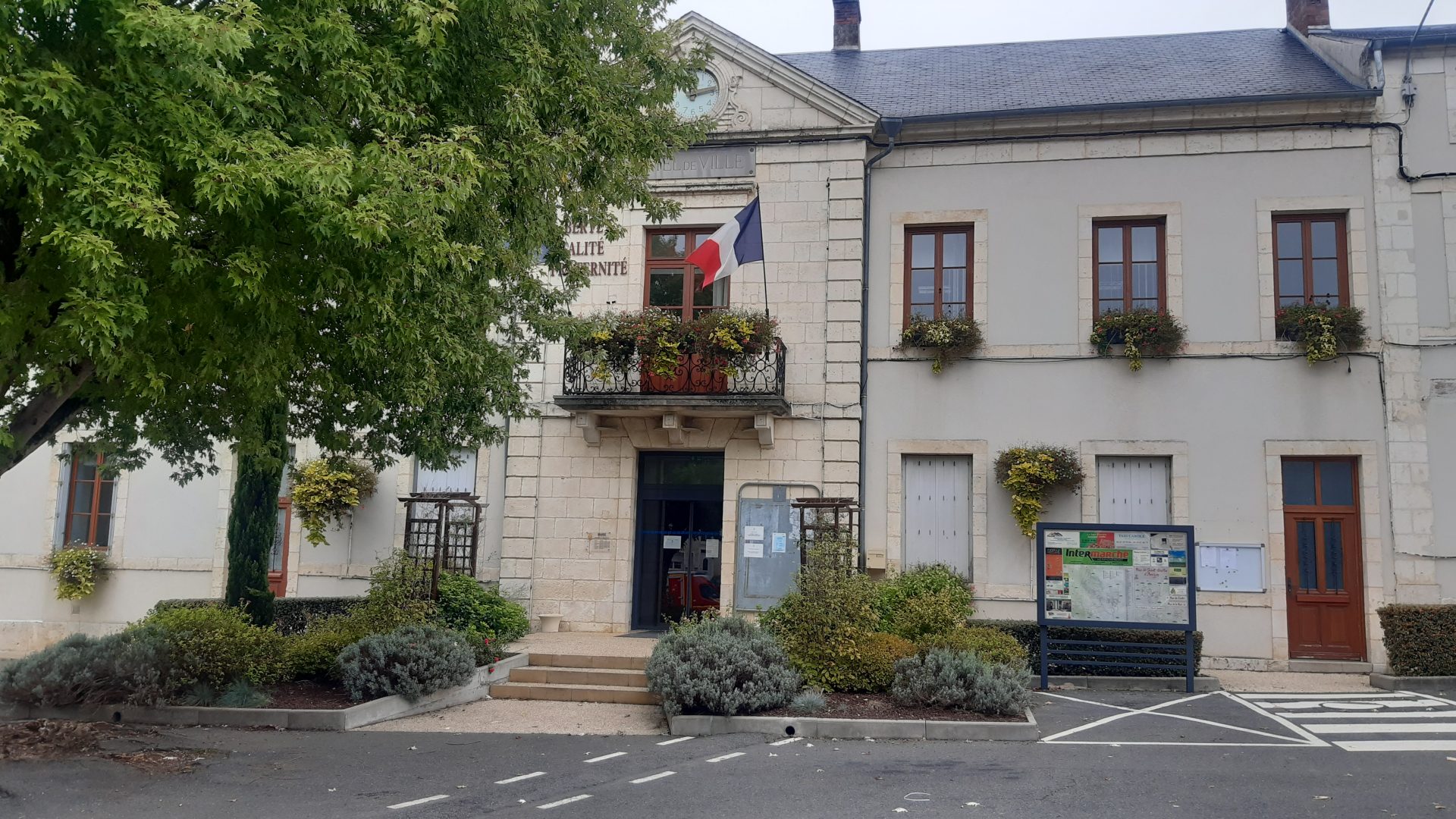 La mairie Saint Martin d'Auxigny (18)
