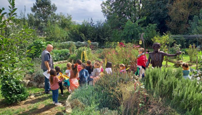 Les élèves du CP au jardin des merveilles